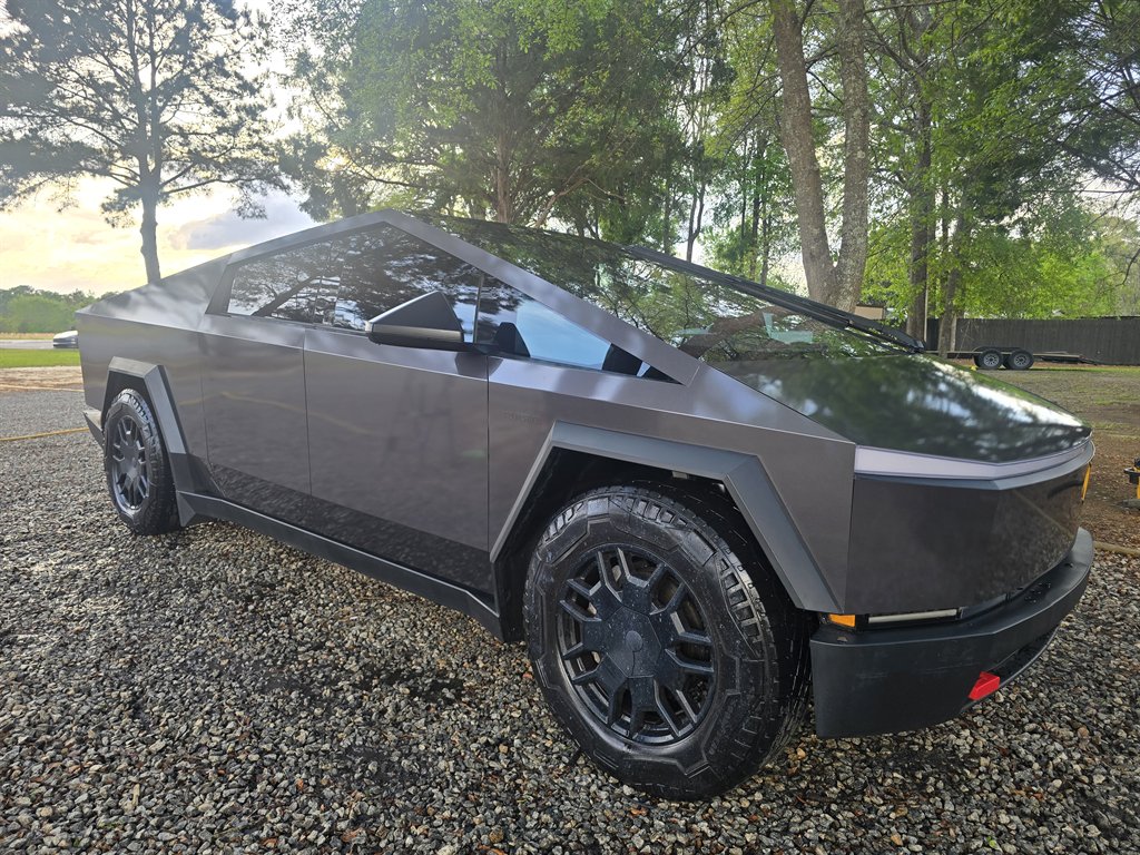 2024 Tesla Cybertruck All-Wheel Drive's photo
